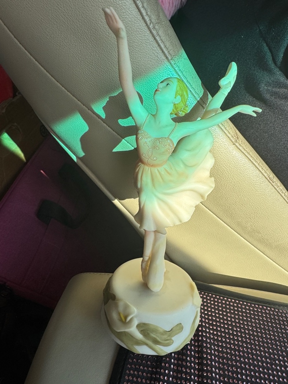 Vintage Ivory Musical Wind-Up Ballerina Figurine Home Accent